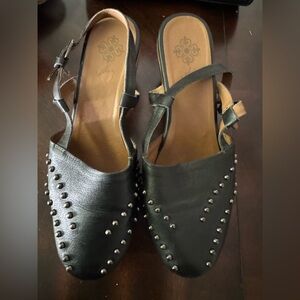 VELEZ, WOMEN'S 39 US 8.5 BLACK LEATHER  STUDDED WODDEN SHOES